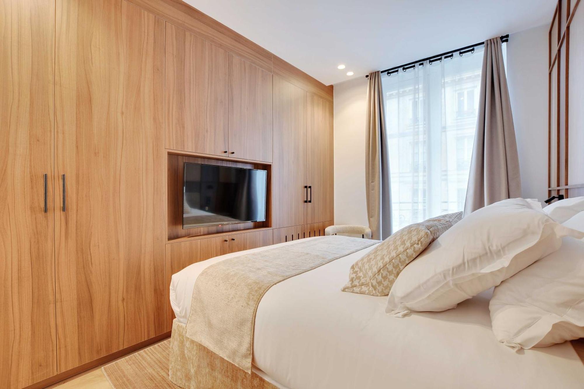 Elegant With Ac -2br-6p- Le Marais Apartment *